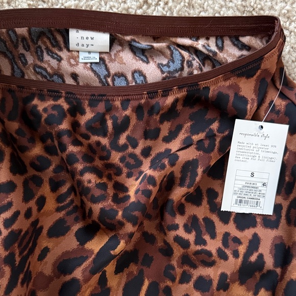 Leopard Print Maxi Skirt - Picture 2 of 2